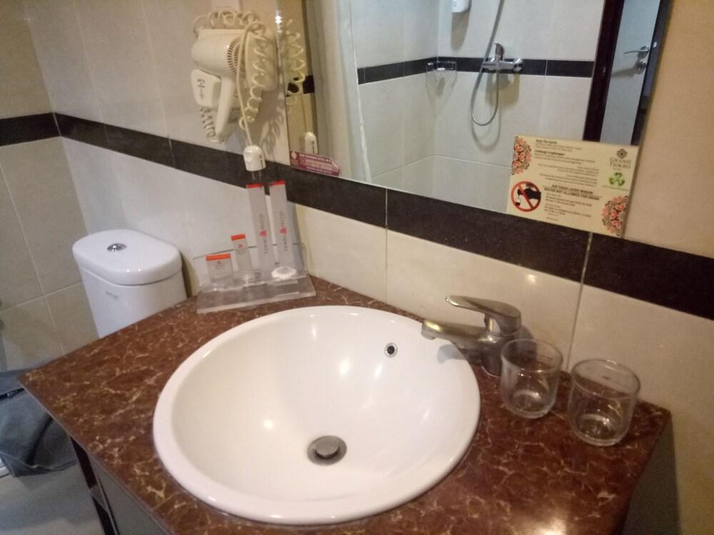Tjokro Hotel Klaten Экстерьер фото