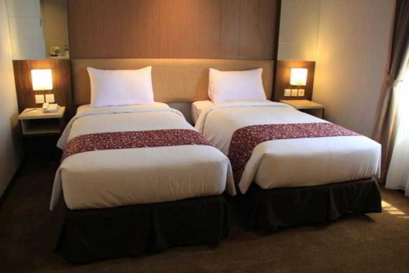 Tjokro Hotel Klaten Экстерьер фото