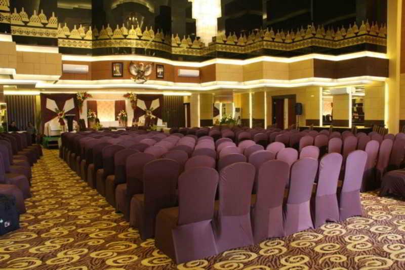 Tjokro Hotel Klaten Экстерьер фото
