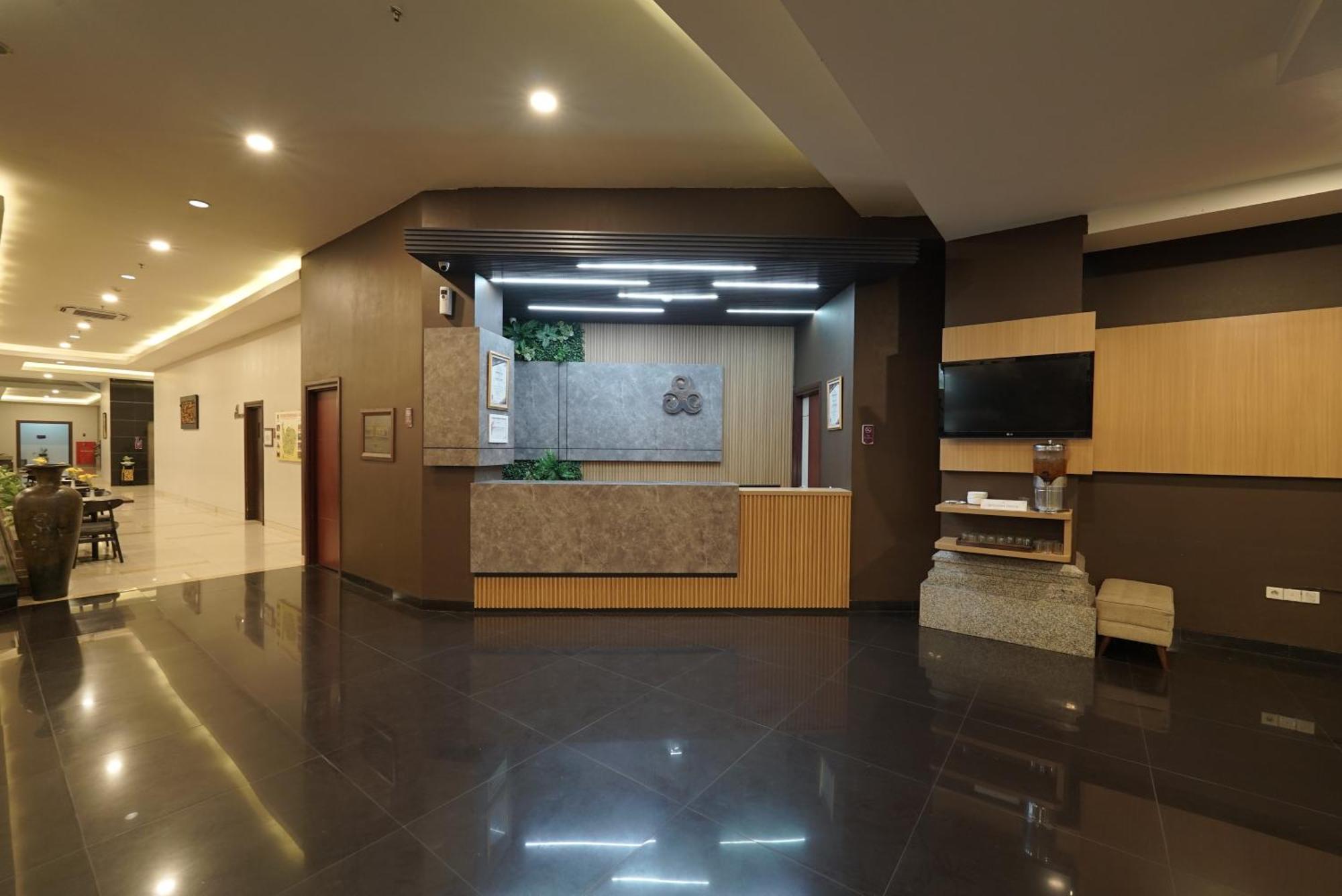 Tjokro Hotel Klaten Экстерьер фото