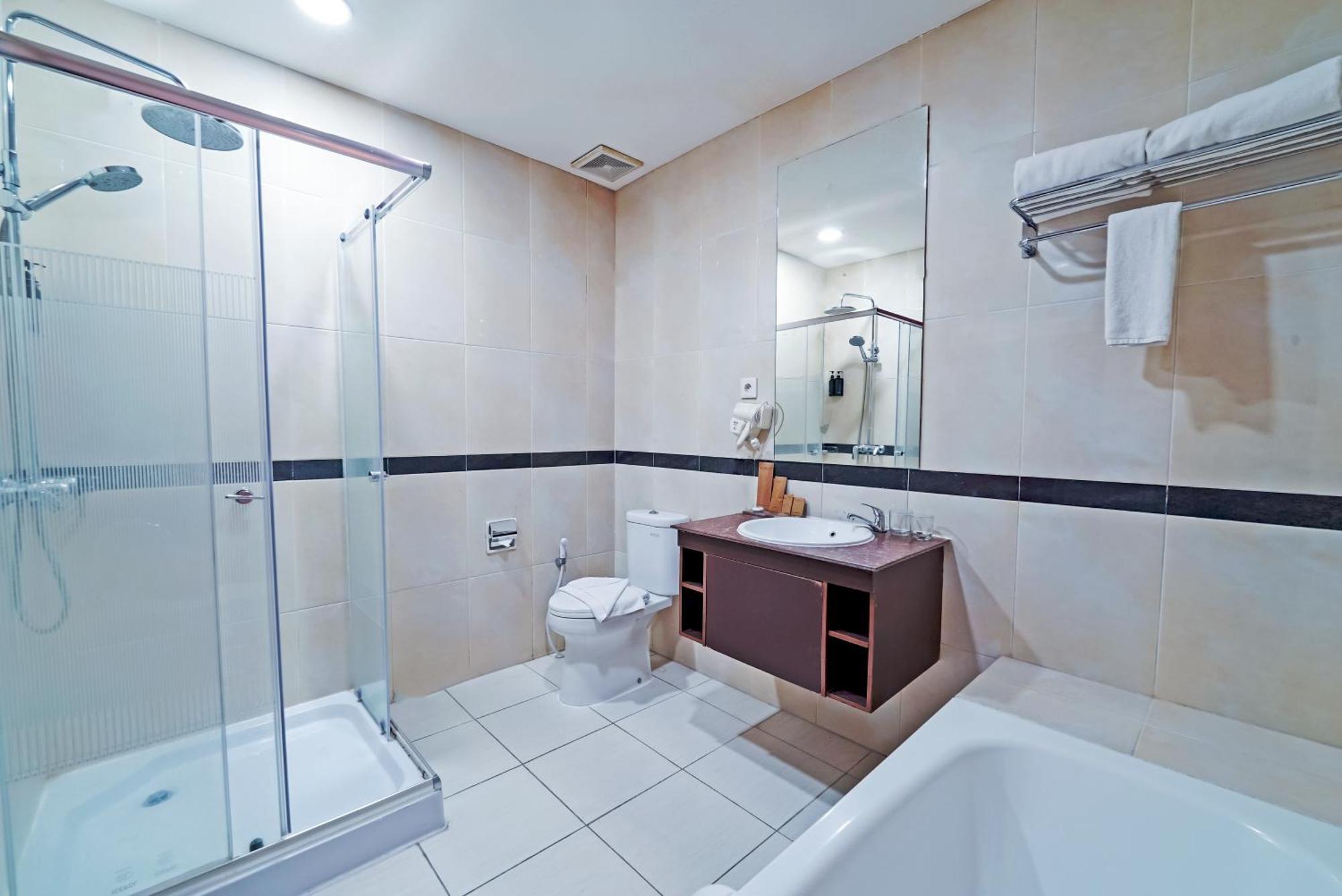Tjokro Hotel Klaten Экстерьер фото