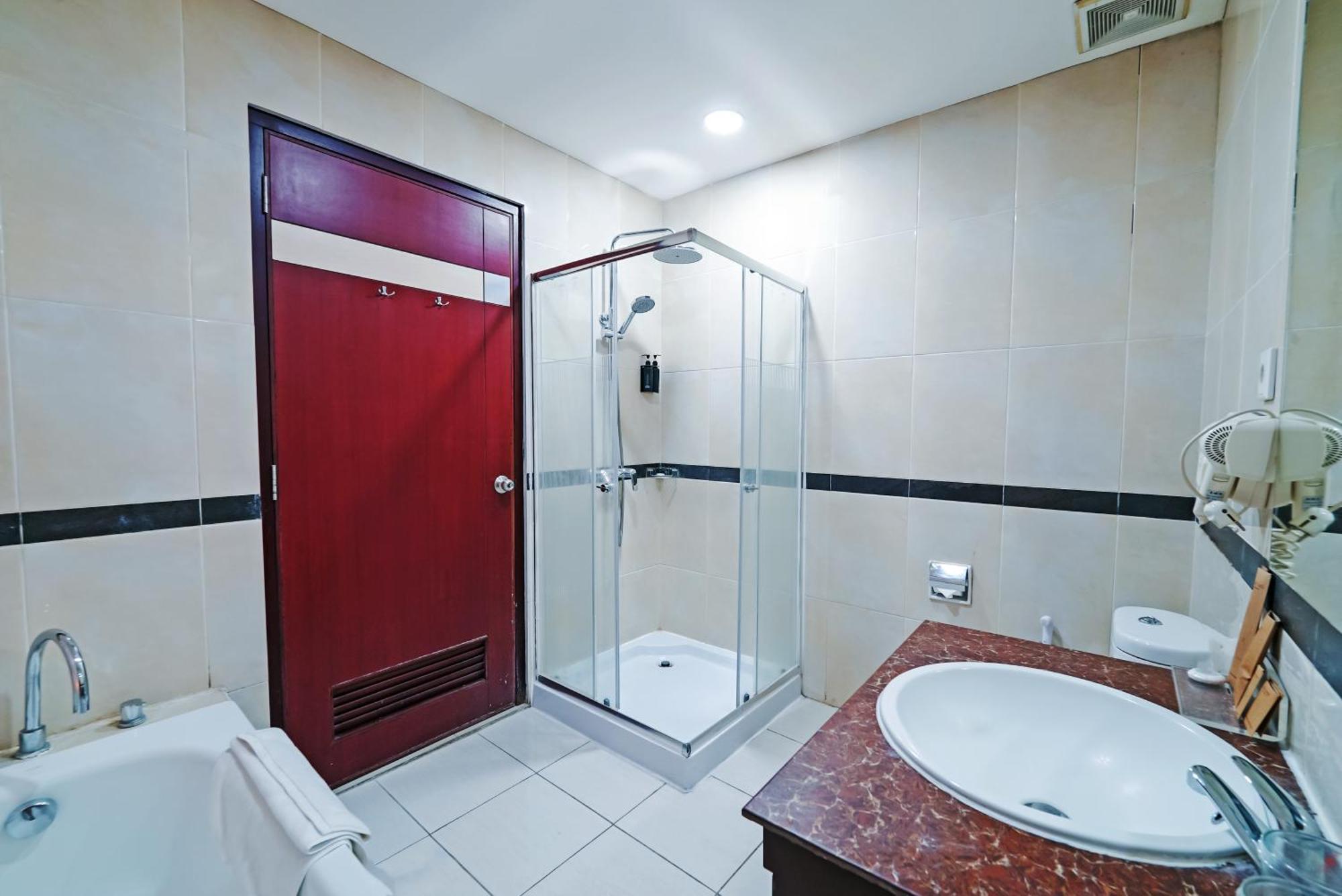 Tjokro Hotel Klaten Экстерьер фото