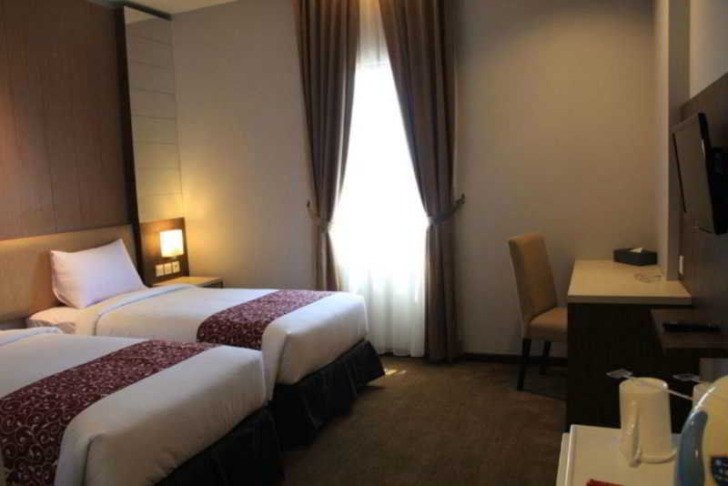 Tjokro Hotel Klaten Экстерьер фото