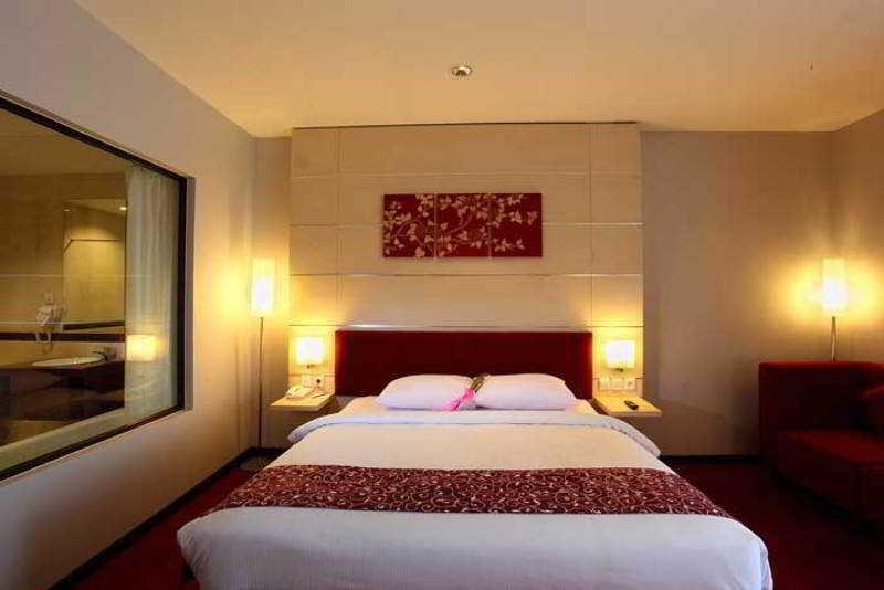 Tjokro Hotel Klaten Экстерьер фото