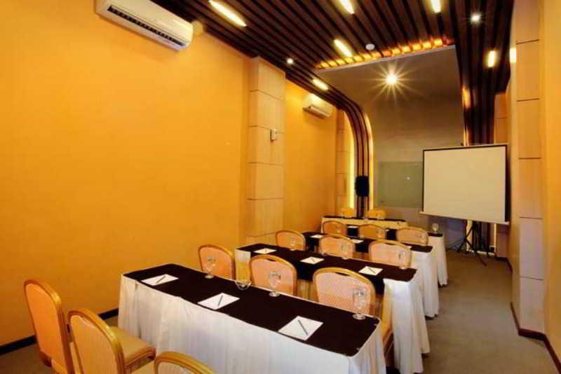Tjokro Hotel Klaten Экстерьер фото