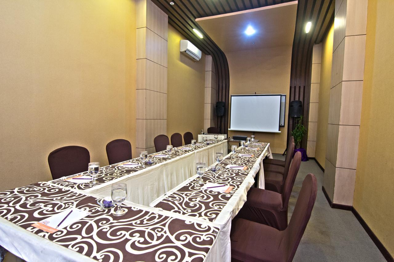 Tjokro Hotel Klaten Экстерьер фото